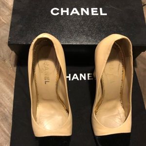 Chanel Shoes. Cream Leather &Black Velvet. Sz.38